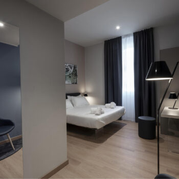 چراغ ایستاده مدل لا پِتیت