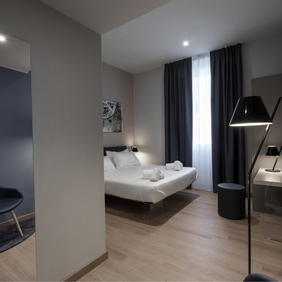 چراغ ایستاده مدل لا پِتیت